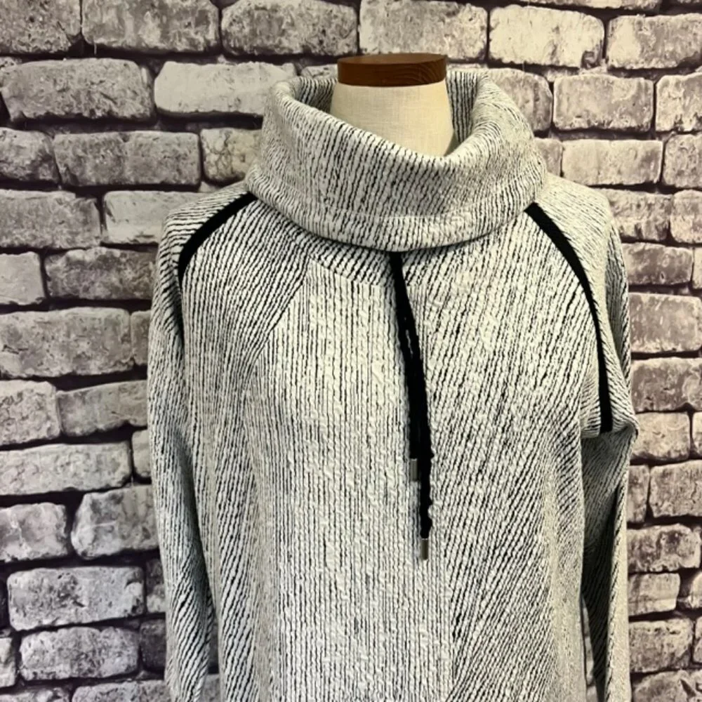 Kirkland Black & Ivory Cowlneck Top Size L